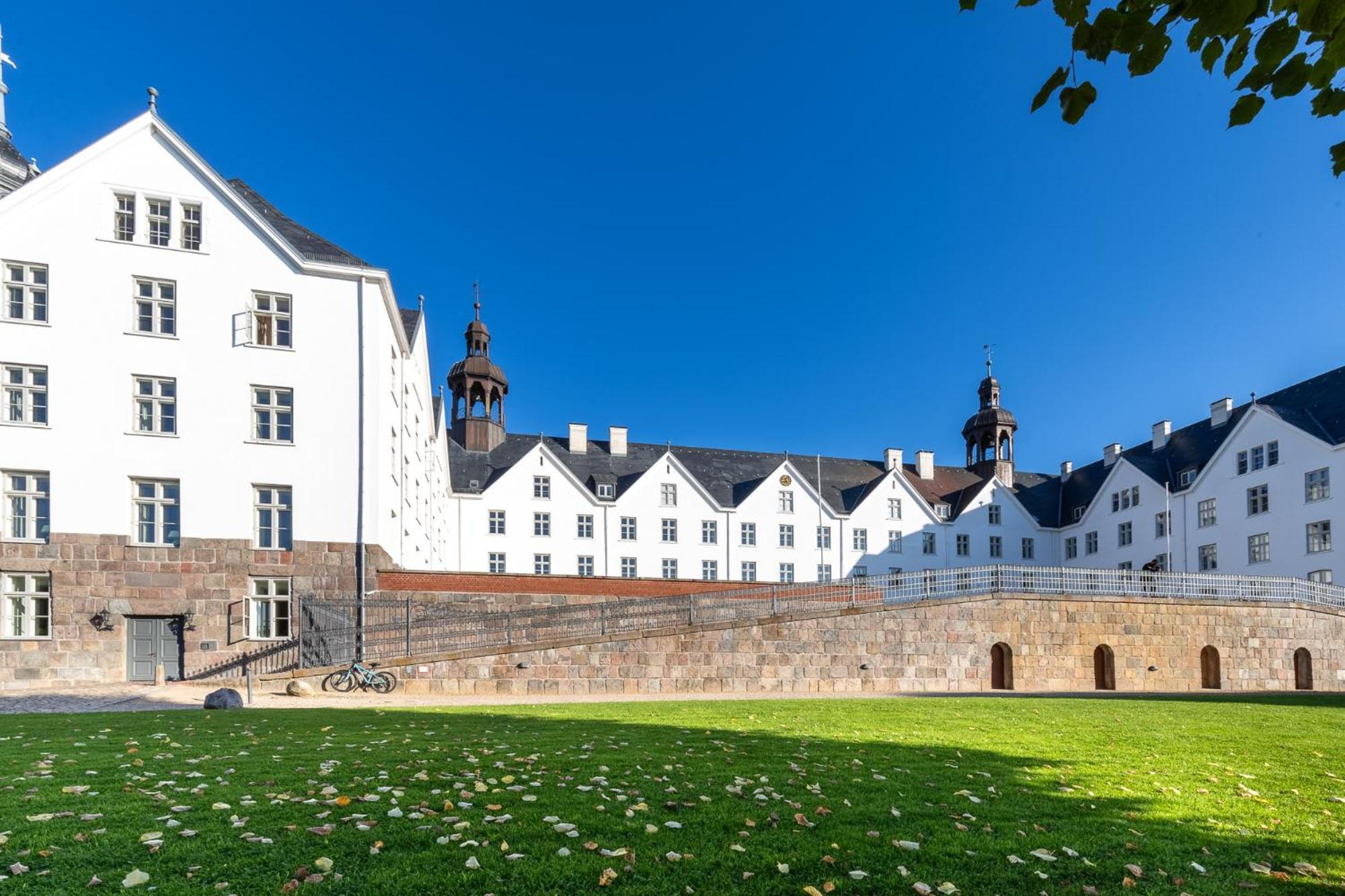 Mooi: Fantastisches Apartment Mit Seeblick Und Stil, Netflix เพลิน ภายนอก รูปภาพ
